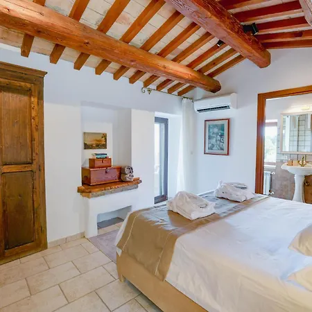 Destino Italy, Umbria Tuscany Boarder Villa Montone (Umbria)