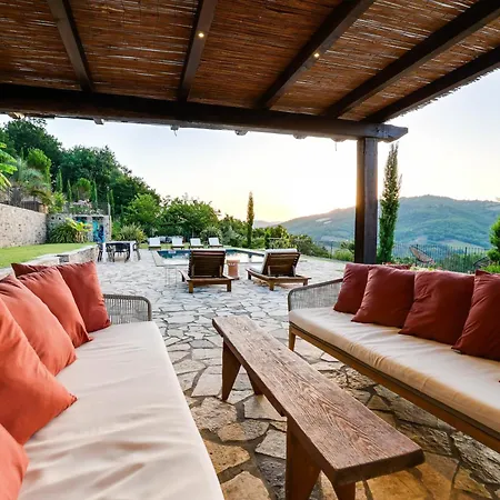 Destino Italy, Umbria Tuscany Boarder Монтоне