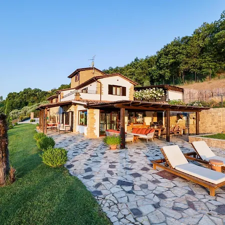 Destino Italy, Umbria Tuscany Boarder * Монтоне