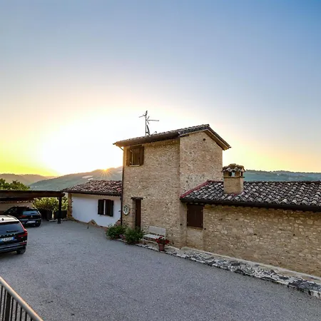 Destino Italy, Umbria Tuscany Boarder * Монтоне