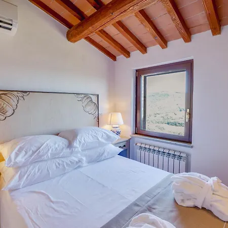 Destino Italy, Umbria Tuscany Boarder Villa