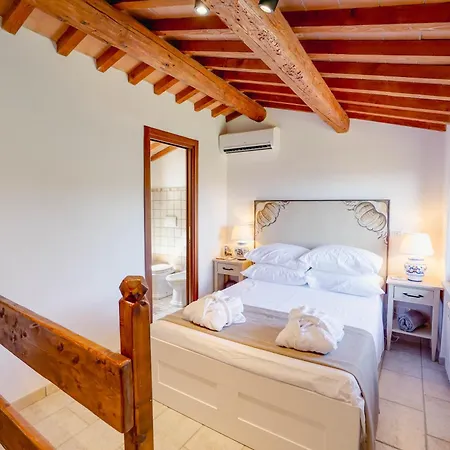 Destino Italy, Umbria Tuscany Boarder * Montone (Umbria)