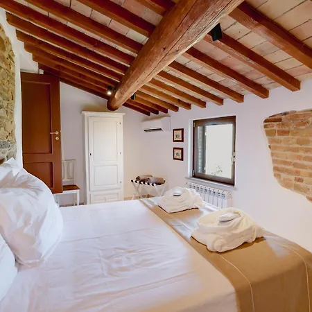 Destino Italy, Umbria Tuscany Boarder Villa