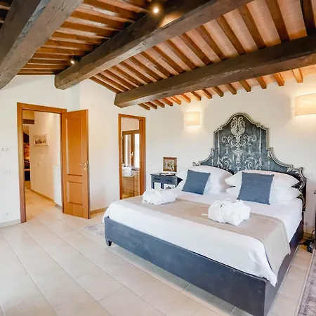 Destino Italy, Umbria Tuscany Boarder * Montone (Umbria)