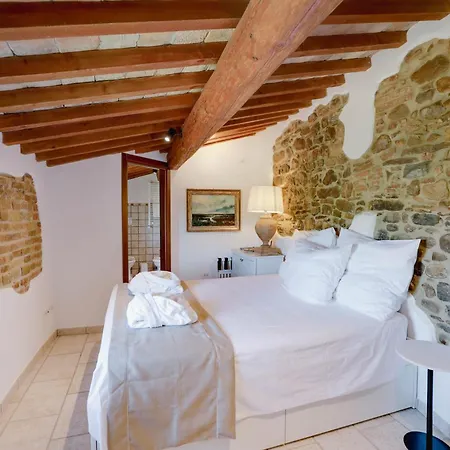 Destino Italy, Umbria Tuscany Boarder Villa *